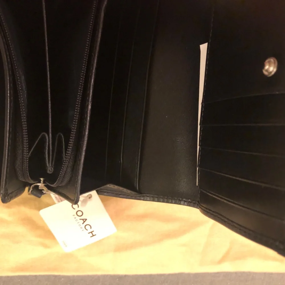 Coach signature black leather trim women’s wallet - Picture 7 of 9